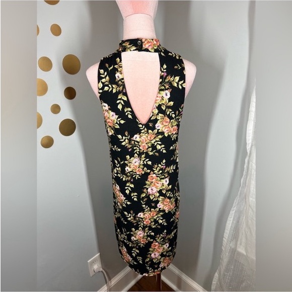 EUC WAYF Choker Collar Shift Dress - Picture 6 of 11